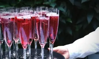 Ružový šampanský mocktail