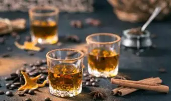 Rum temperado e café