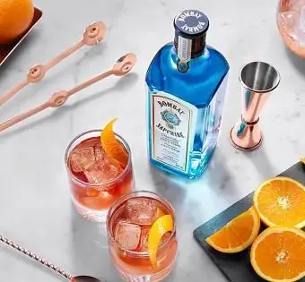 ドラムシャンボガンパウダーアイリッシュジンが展示されています