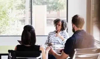 Conseiller donnant des conseils