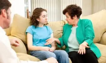 Matka i córka z doradcą