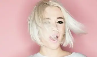 Como cortar o cabelo com navalha: um guia passo a passo simples