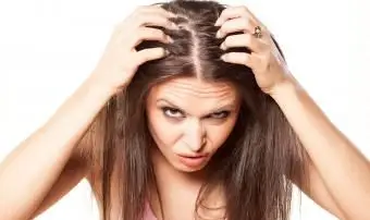 Mieszki włosowe zatkane przez sebum: najlepsze sposoby na usunięcie złogów