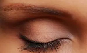 속눈썹 성장 : 자연적인 과정과 그것을 향상시키는 방법