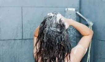 Como remover o acúmulo do cabelo: 5 métodos que funcionam