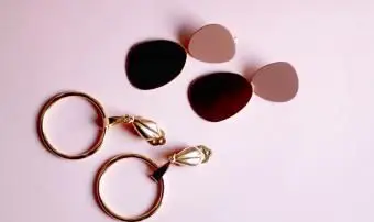 Dva páry zlatých náušníc