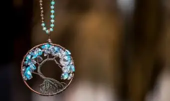 Collar con colgante de cobre