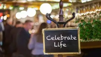 レストランの入り口にサイン