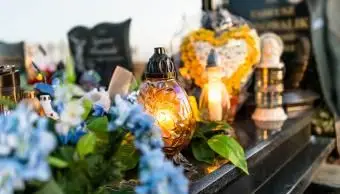 무덤에 남겨 둘 것 : 실용적이고 의미있는 아이디어