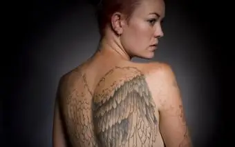 https://cf.ltkcdn.net/photography/images/slide/256786-850x595-13_woman_tatoos.webp