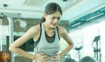 Häufige Ursachen für Magenschmerzen während des Trainings