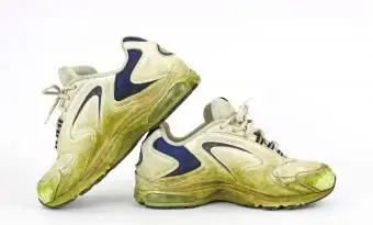 Come rimuovere le macchie d'erba dalle scarpe?