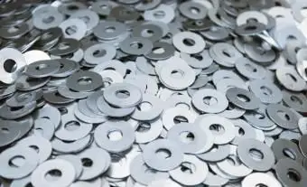 금속 와셔 절단