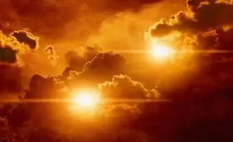 O que são OVNIs de luz laranja? 14 avistamentos dessas bolas de luz