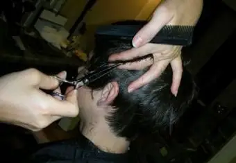 Quanto tempo ci vuole per ottenere una laurea in cosmetologia?