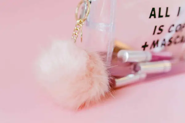 Try This: DIY Clear Makeup Bag 