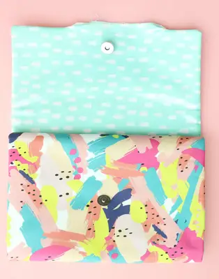 How to Sew a Waterproof Diaper Clutch