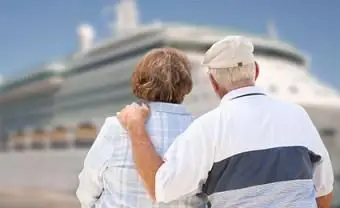 クルーズ船を見ている先輩