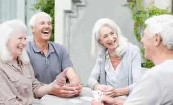 משחקי פנים וחוץ לאזרחים ותיקים