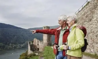 זוג בכיר באירופה