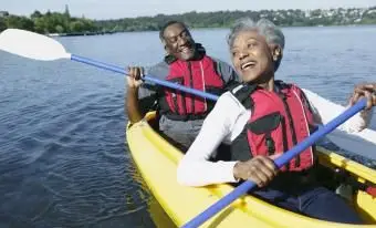 Senioren-Reisegruppen, die Abenteuer zugänglich machen