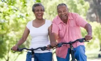 andar en bicicleta personas mayores