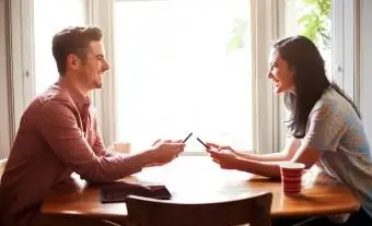 50 Online-Dating-Zitate für Eisbrecher und Lachen