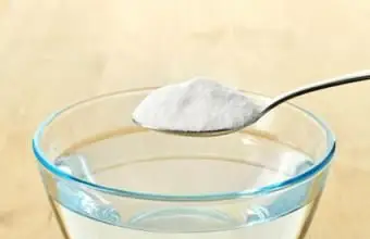 重曹とお湯を作る