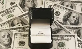 כיצד למכור טבעת אירוסין