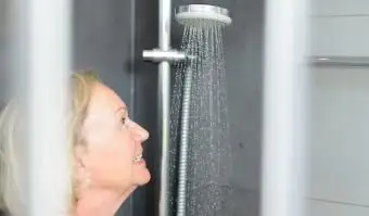 Dicas de segurança do chuveiro para idosos