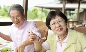 Japonský pár jesť