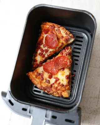 2 pieces of pizza in air fryer