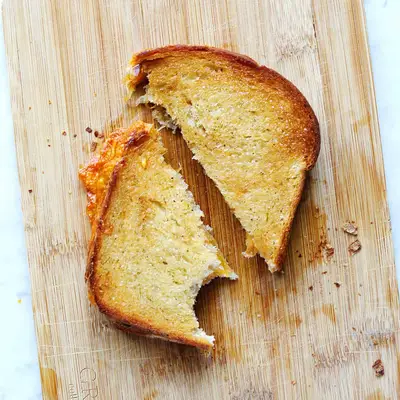 Queijo grelhado de fritadeira