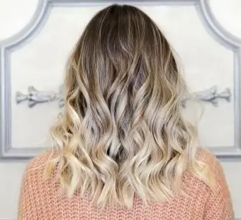 Vue arrière de la coiffure ombrée