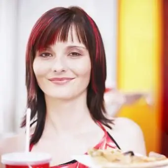 Des morceaux de mèches de cheveux roux