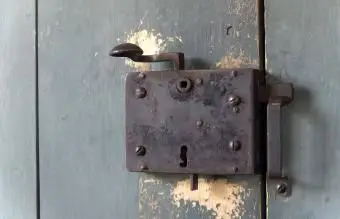 trava de porta antiga