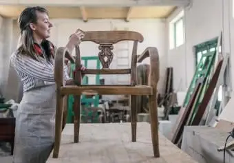 כסא גב כינור