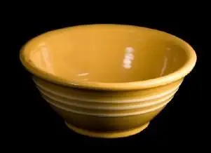 Tigelas de porcelana amarela