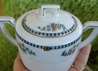 Zuccheriera con coperchio modello Noritake Sheridan