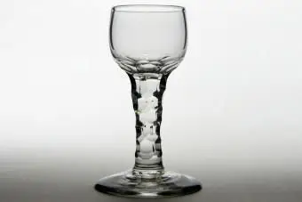 アンティーククリスタルステムウェアとメーカーの識別