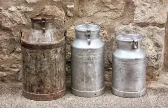 כיצד לתארך פחי חלב ישנים