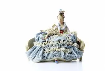 アンティークの磁器の置物