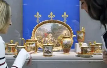 セーヴルの置物