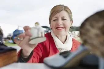 どのアンティークの置物が最もお金の価値がありますか？