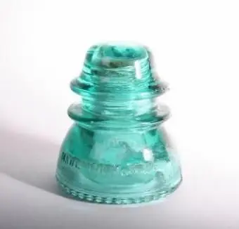 Aisladores de vidrio antiguos