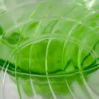 https://cf.ltkcdn.net/antiques/images/slide/247614-850x850-11-green-depression-glass.webp
