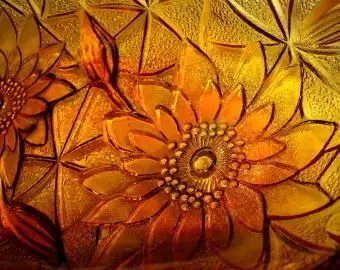 So erkennen Sie echtes antikes Karnevalsglas