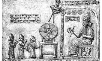 그의 신전에 있는 태양신 샤마쉬