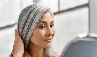 https://cf.ltkcdn.net/www/images/slide/356059-850x566-woman-grey-hair_2112280520.webp