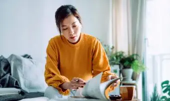 https://cf.ltkcdn.net/www/images/slide/353710-850x566-woman-reading-1329209749.webp